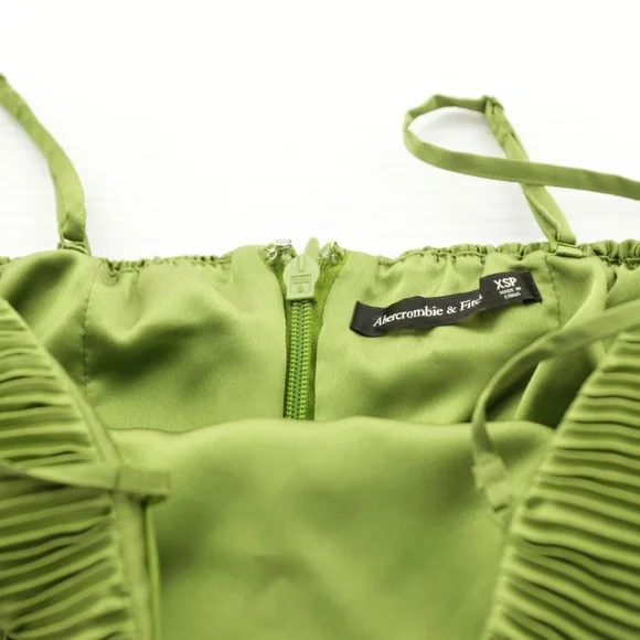 apple green cocktail dress Rent Abercrombie & Fitch Long Sleeve Satin Draped Dress In Green main image 0